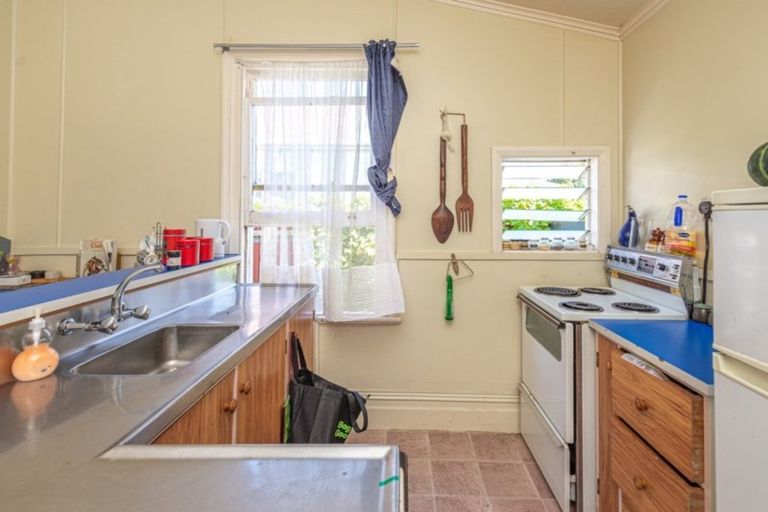 Photo of property in 11 Kelvin Street, Aramoho, Wanganui, 4500