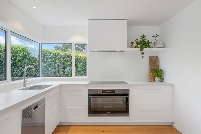 Photo of property in 27 Maygrove Drive, Orewa, 0931