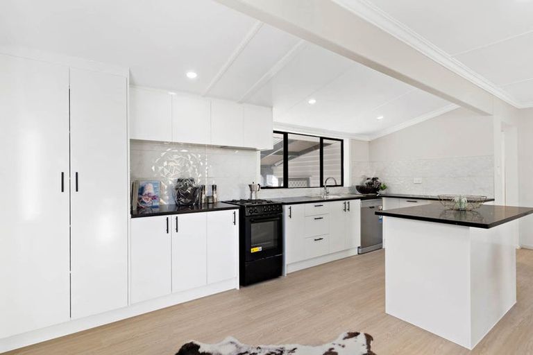 Photo of property in 14 Plunket Avenue, Papatoetoe, Auckland, 2104