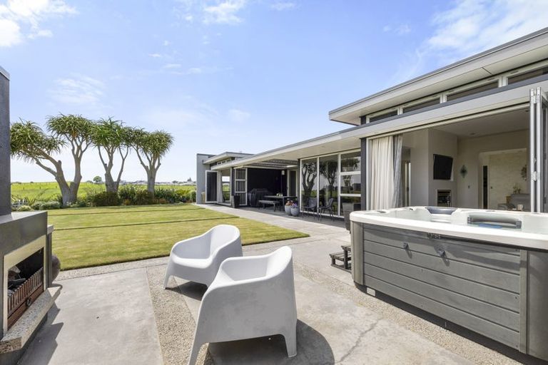 Photo of property in 12 Sampson Avenue, Waiwhakaiho, New Plymouth, 4312