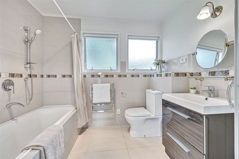 Photo of property in 4 Bacot Place, Howick, Auckland, 2014