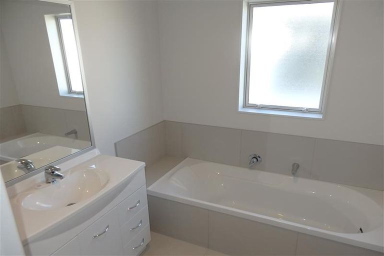Photo of property in 32 Hollowout Street, Takanini, 2112