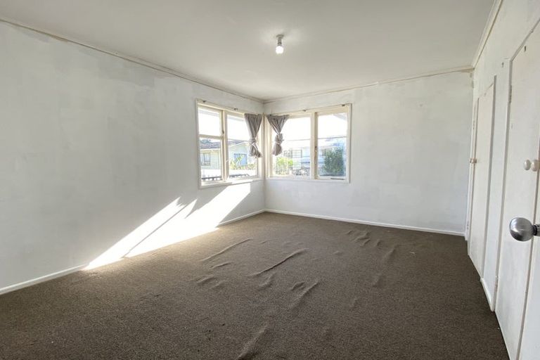 Photo of property in 3 Longburn Road, Henderson, Auckland, 0610