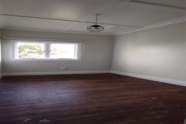 Photo of property in 15 Peverill Crescent, Papatoetoe, Auckland, 2025