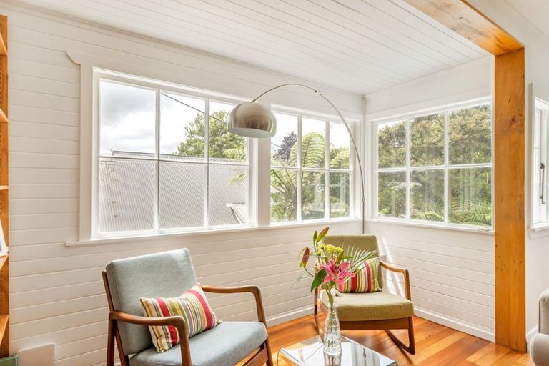 Photo of property in 82 Pinehaven Road, Pinehaven, Upper Hutt, 5019