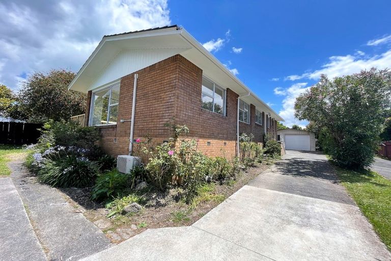 Photo of property in 13 Cockayne Crescent, Sunnynook, Auckland, 0620