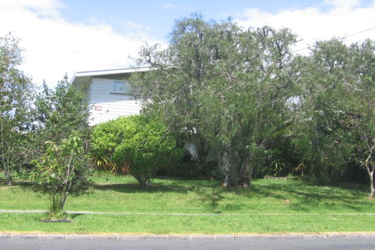 Photo of property in 10 Raleigh Road, Northcote, Auckland, 0627