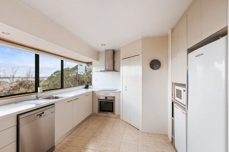 Photo of property in 96 Omokoroa Road, Omokoroa, 3114