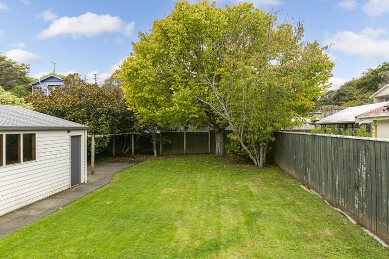 Photo of property in 29 Collins Avenue, Tawa, Wellington, 5028