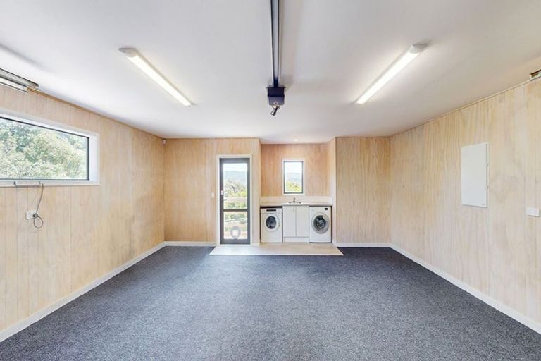 Photo of property in 1 Lyons Crescent, Strathmore Park, Wellington, 6022