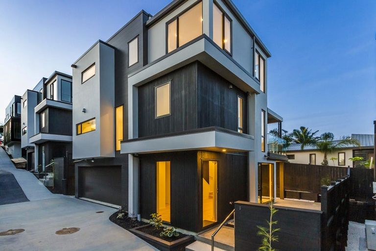 Photo of property in 18b Marama Street, Castor Bay, Auckland, 0620