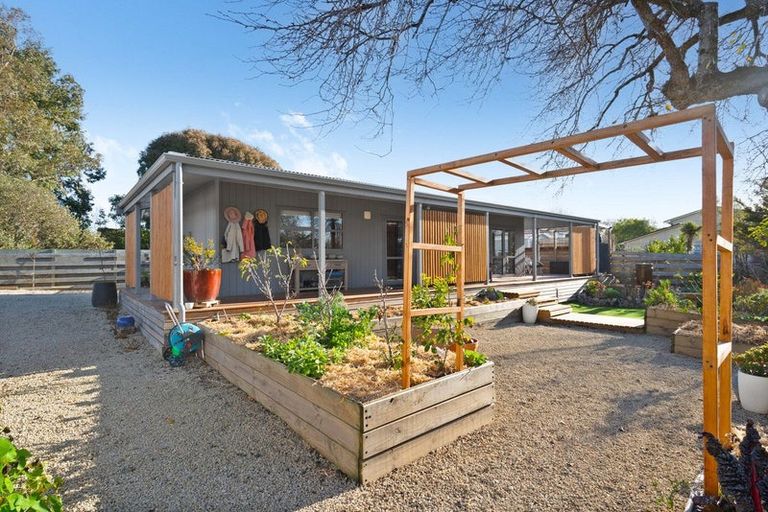 Photo of property in 79 Regent Street, Martinborough, 5711