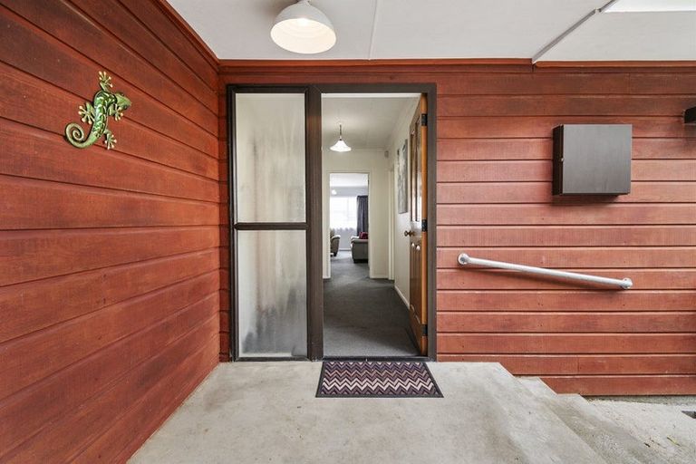 Photo of property in 3 Gladys Place, Kelvin Grove, Palmerston North, 4414