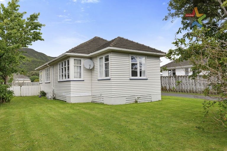 Photo of property in 10 Atiawa Crescent, Waiwhetu, Lower Hutt, 5010