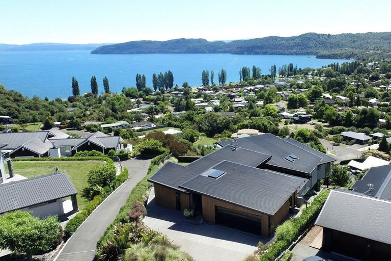 Photo of property in 35 Peregrine Place, Kinloch, Taupo, 3377