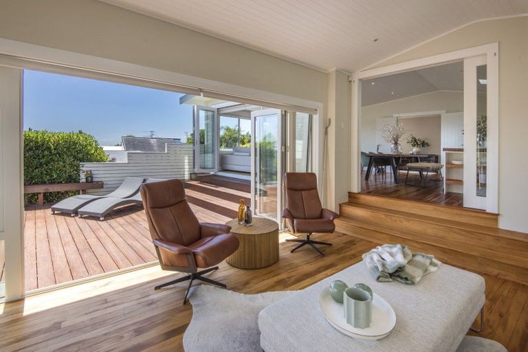 Photo of property in 120 Aberdeen Road, Campbells Bay, Auckland, 0620