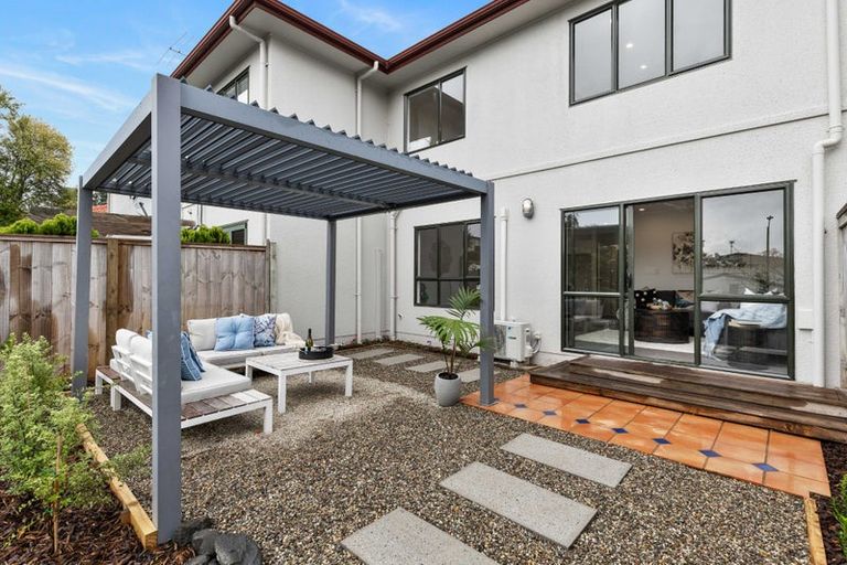 Photo of property in 6/42 Fields Parade, Oteha, Auckland, 0632