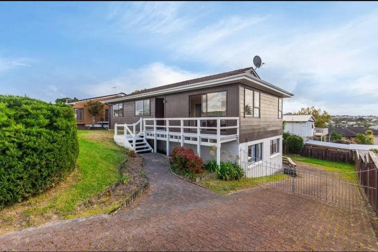 Photo of property in 162 Luckens Road, West Harbour, Auckland, 0618