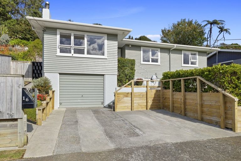 Photo of property in 16 Whakawhiti Street, Marfell, New Plymouth, 4310