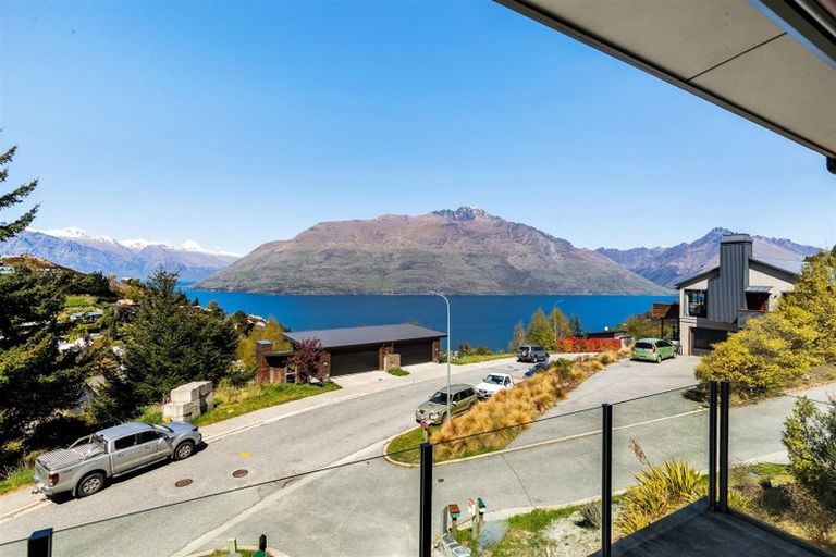 Photo of property in 45 Dart Place, Fernhill, Queenstown, 9300