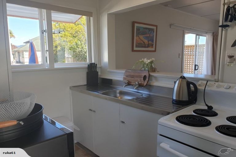 Photo of property in 80a Golf Road, New Lynn, Auckland, 0600