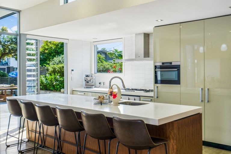 Photo of property in 37 Laurence Street, Manly, Whangaparaoa, 0930