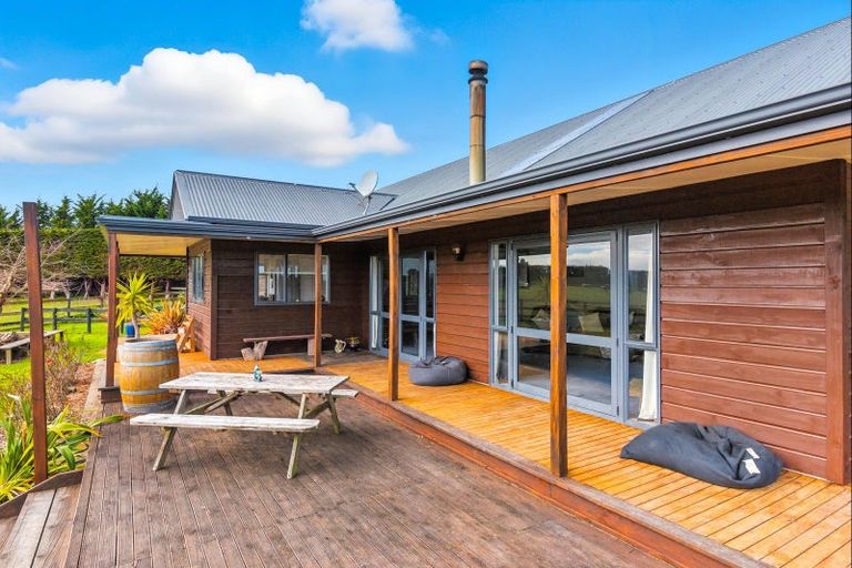 Photo of property in 70 Joblins Road, Levin, 5571