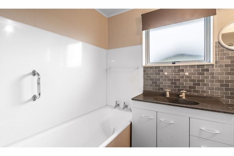 Photo of property in 66 Renfrew Street, Waikiwi, Invercargill, 9810