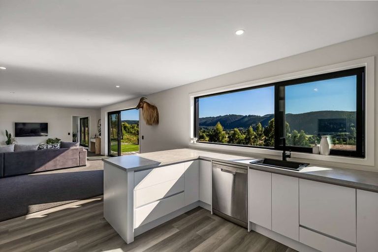 Photo of property in 64 Golf Road, Wakefield, 7025