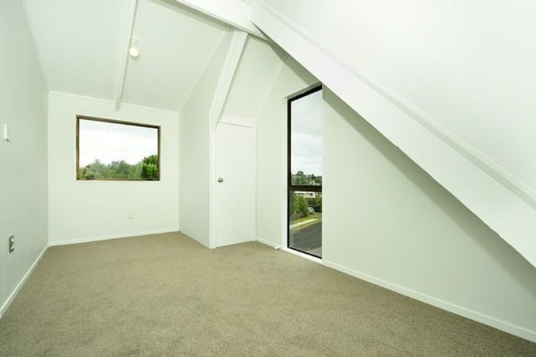 Photo of property in 12 Midgley Road, West Harbour, Auckland, 0618