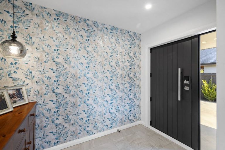 Photo of property in 32 Atlantic Drive, Fitzherbert, Palmerston North, 4410