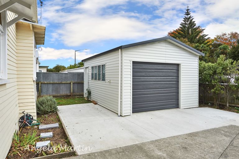 Photo of property in 400 Featherston Street, Palmerston North, 4414