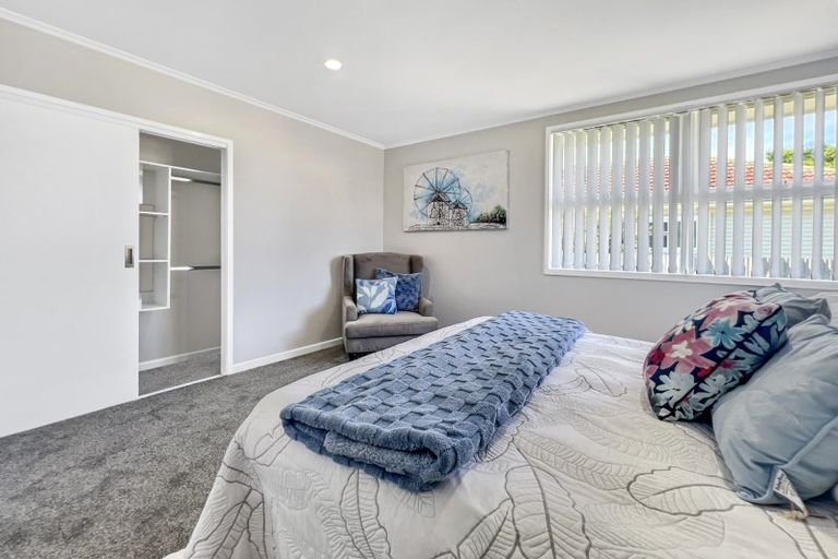 Photo of property in 17 Oxford Road, Manurewa, Auckland, 2102