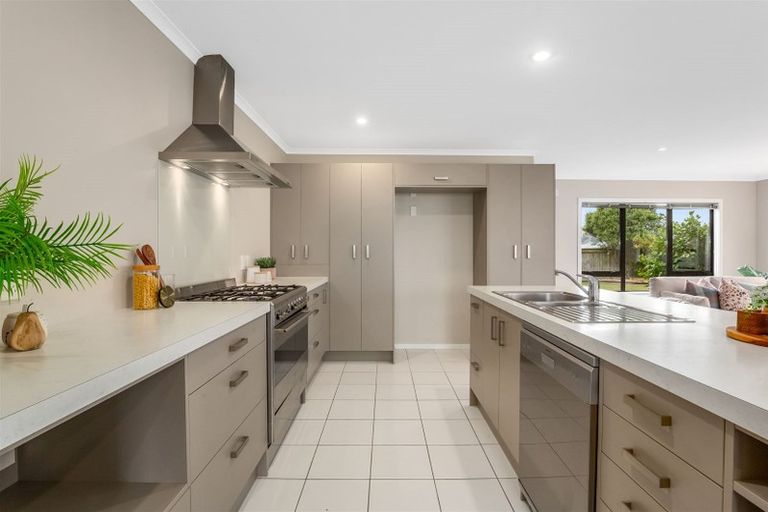 Photo of property in 3 Nelson Avenue, Aotea, Porirua, 5024