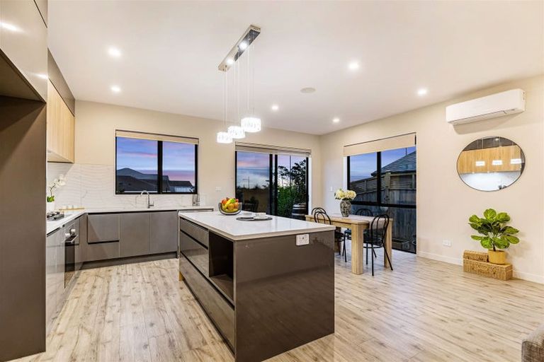 Photo of property in 58 Accolage Boulevard, Kumeu, 0810