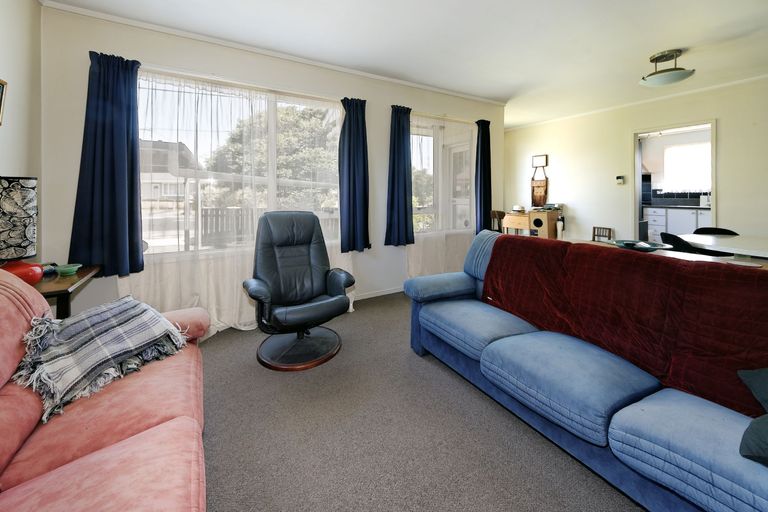 Photo of property in 16 Woodglen Road, Glen Eden, Auckland, 0602