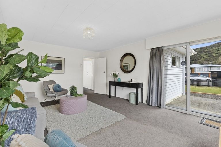 Photo of property in 242 Wellington Road, Wainuiomata, Lower Hutt, 5014