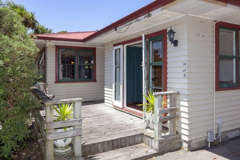 Photo of property in 38 Tiromoana Road, Raumati South, Paraparaumu, 5032