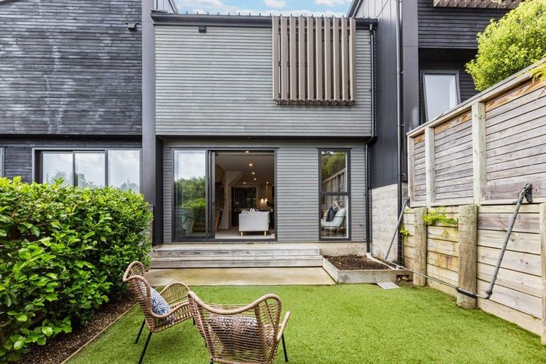 Photo of property in 11/80 Seatoun Heights Road, Seatoun, Wellington, 6022