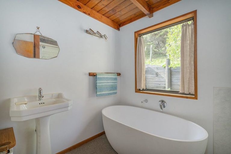 Photo of property in 5b Pohutukawa Grove, Whitianga, 3510