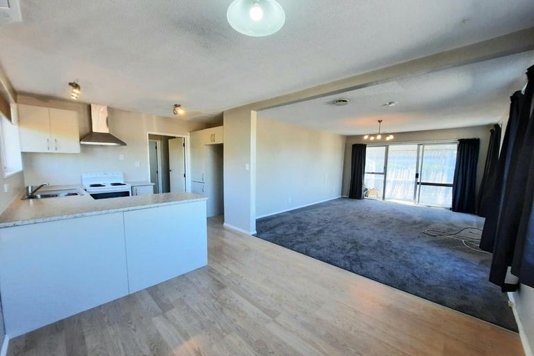 Photo of property in 1/73 Royal Park Drive, Parklands, Christchurch, 8083