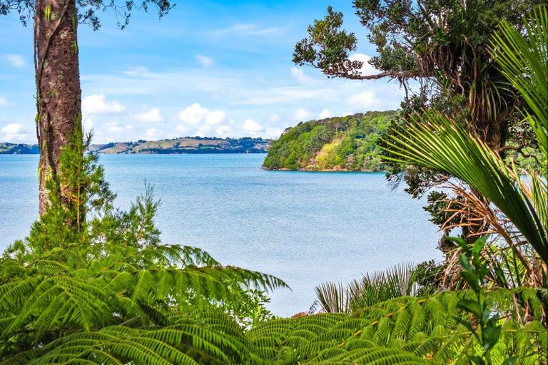 Photo of property in 16 Clinton Road, Tawharanui Peninsula, Matakana, 0986