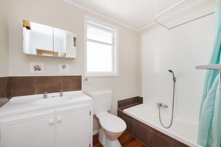 Photo of property in 6 London Terrace, Awapuni, Palmerston North, 4412