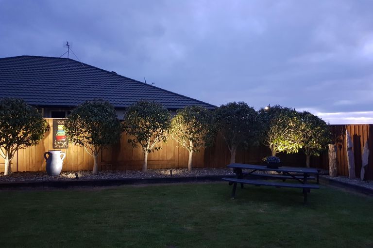 Photo of property in 5 Ron Place, Fitzherbert, Palmerston North, 4410