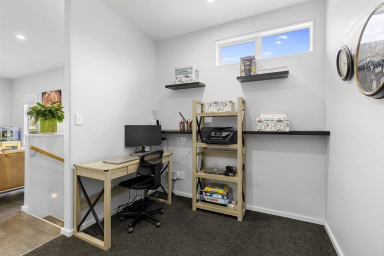 Photo of property in 12 Botany Lane, Whitby, Porirua, 5024