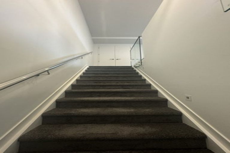 Photo of property in 10 Monstedt Terrace, Windsor Park, Auckland, 0632