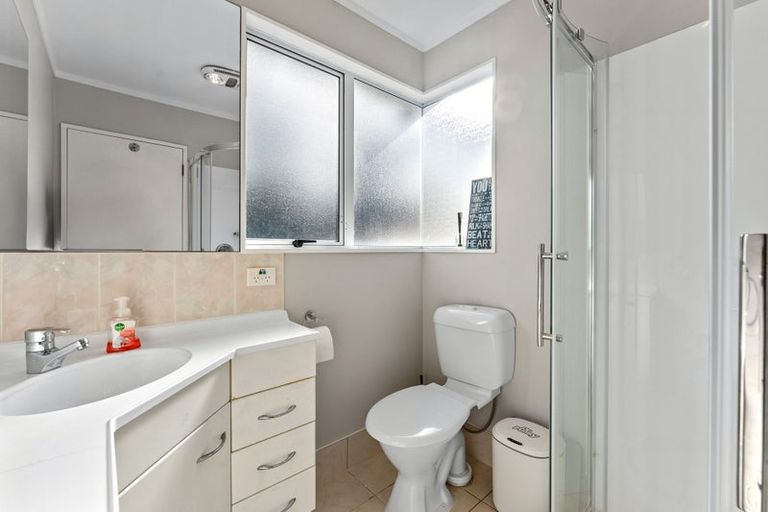 Photo of property in 1/296 Wairau Road, Glenfield, Auckland, 0629