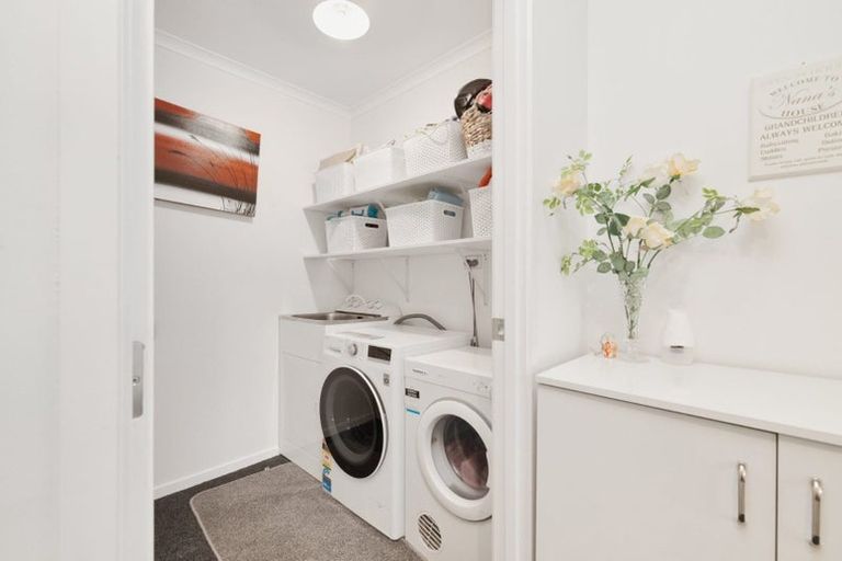 Photo of property in 33 Seabreeze Place, Papamoa Beach, Papamoa, 3118