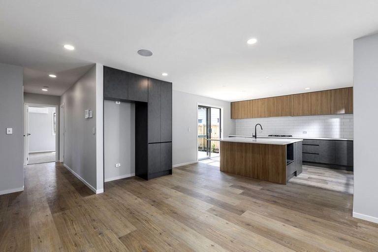 Photo of property in 24 Tarras Road, Kumeu, 0810