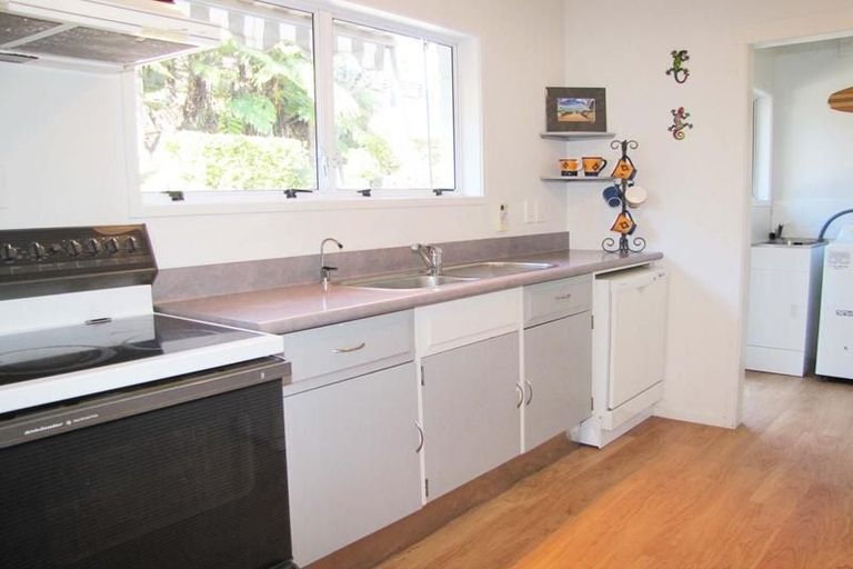 Photo of property in 98 Heta Road, Highlands Park, New Plymouth, 4312